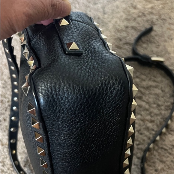2060 Valentino Black and Gold Crossbody Bag - Picture 3 of 8